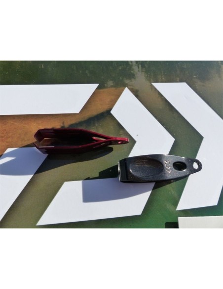 CORTA HILOS DAIWA NEGRO